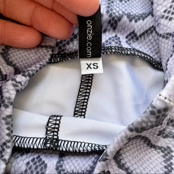 Onzie lavender purple high rise cobra snakeskin leggings XS - Picture 9 of 12